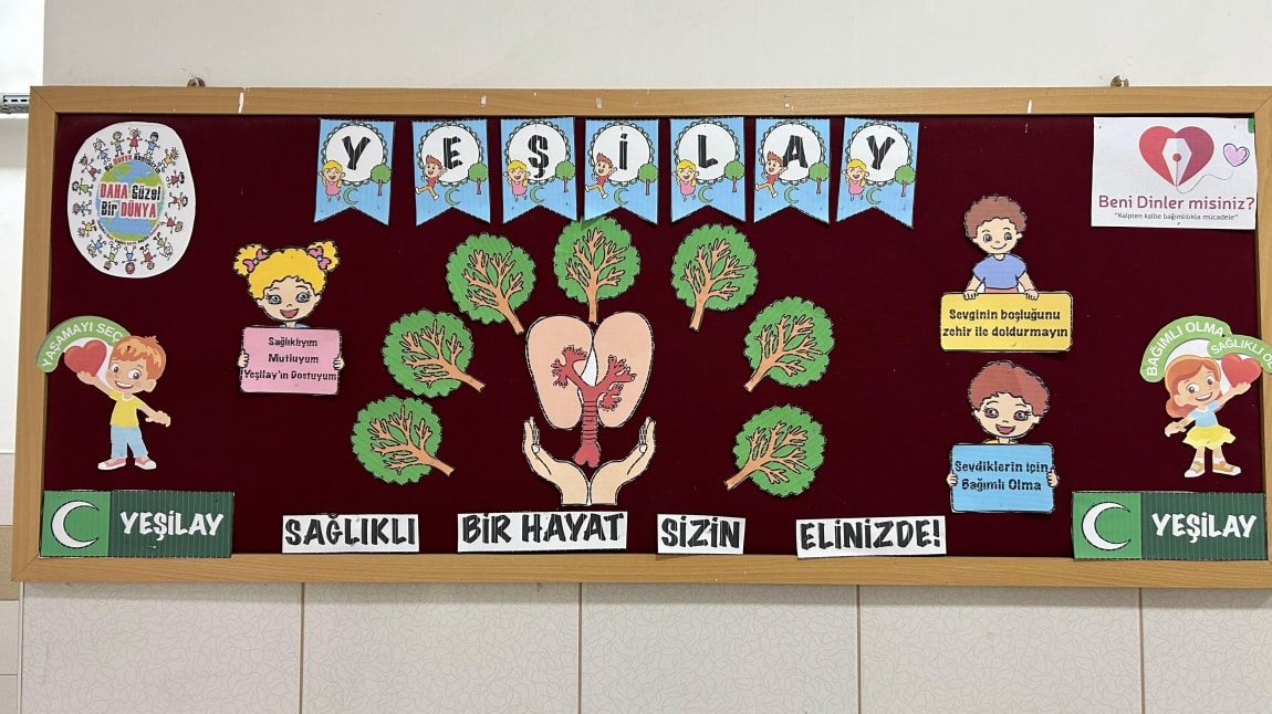 4-E SINIFIMIZDAN YEŞİLAY'IN BAŞLATTIĞI BENİ DİNLER MİSİNİZ PROJESİ KAPSAMINDA PANO ÇALIŞMASI 